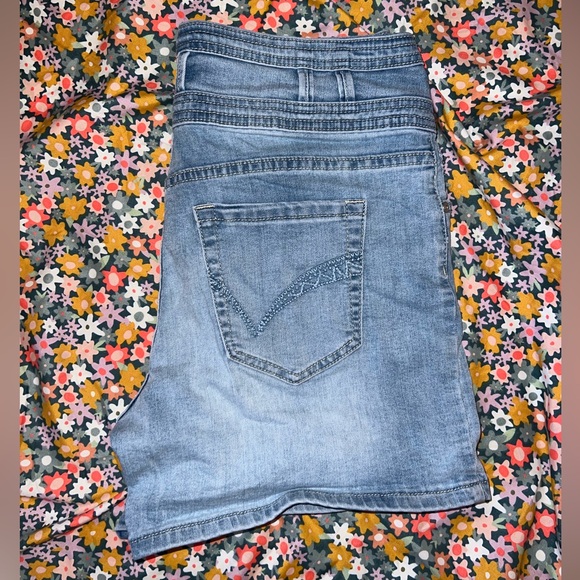 Suzanne Betro Jean Shorts Size Womens 10 - Picture 4 of 5